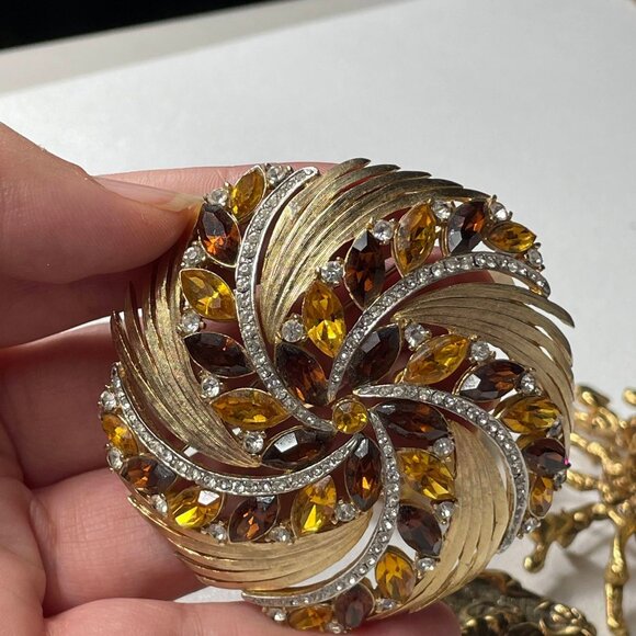 Vintage Gold Tone Brooch Bundle Capri  Amber stones - Picture 16 of 16